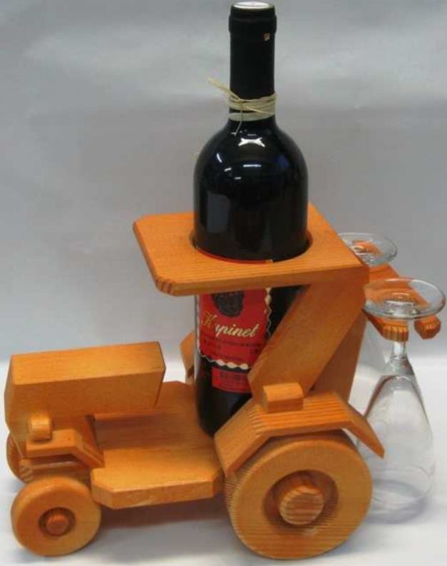 STALAK DRVENI TRAKTOR +2 ČAŠE ZA VINO BEZ BOCE